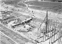 Földkiemelés a hajózózsilip helyén, leszivattyúzott munkagödörben, 1939. május 13.