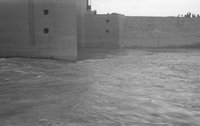 Duzzasztónál alsó tábla alatti víz átbocsájtása, 1942. szeptember 28.